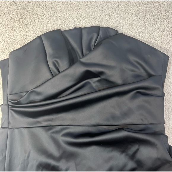 David's Bridal Black Formal Strapless Crumb Catcher Ruched Dress Back Zip Size 6 - Picture 6 of 12